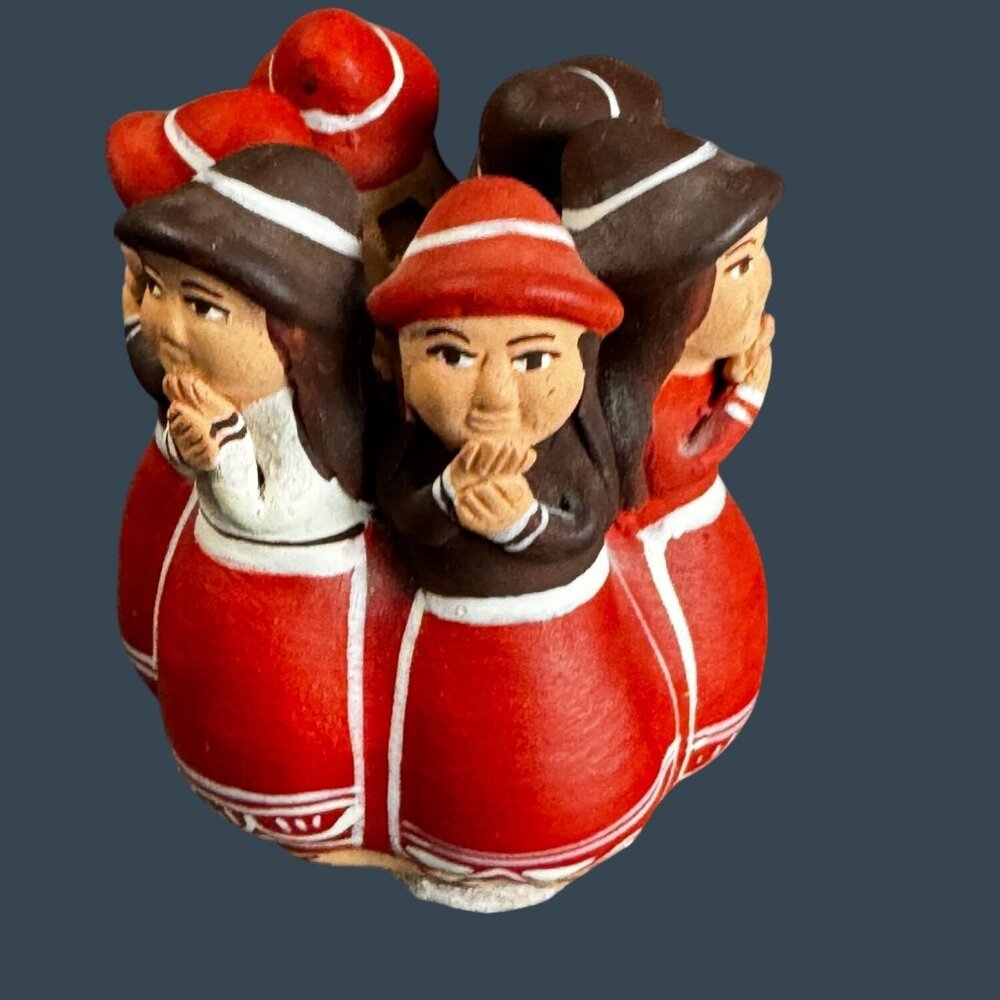 Peruvian Andean Clay Circle Of Friends Pottery Sculpture 5 Women Red Hats 3 1/4" - Picture 4 of 6